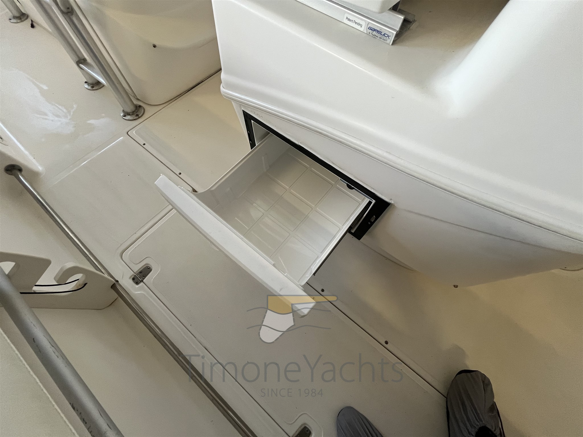 Boston Whaler OUTRAGE 320 (2004) Timone Yachts