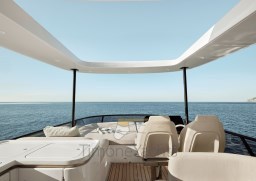 F62 Flybridge 1.jpg