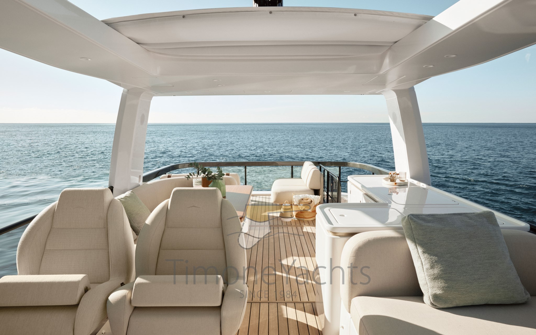 F62 Flybridge 5.jpg