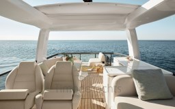 F62 Flybridge 5.jpg