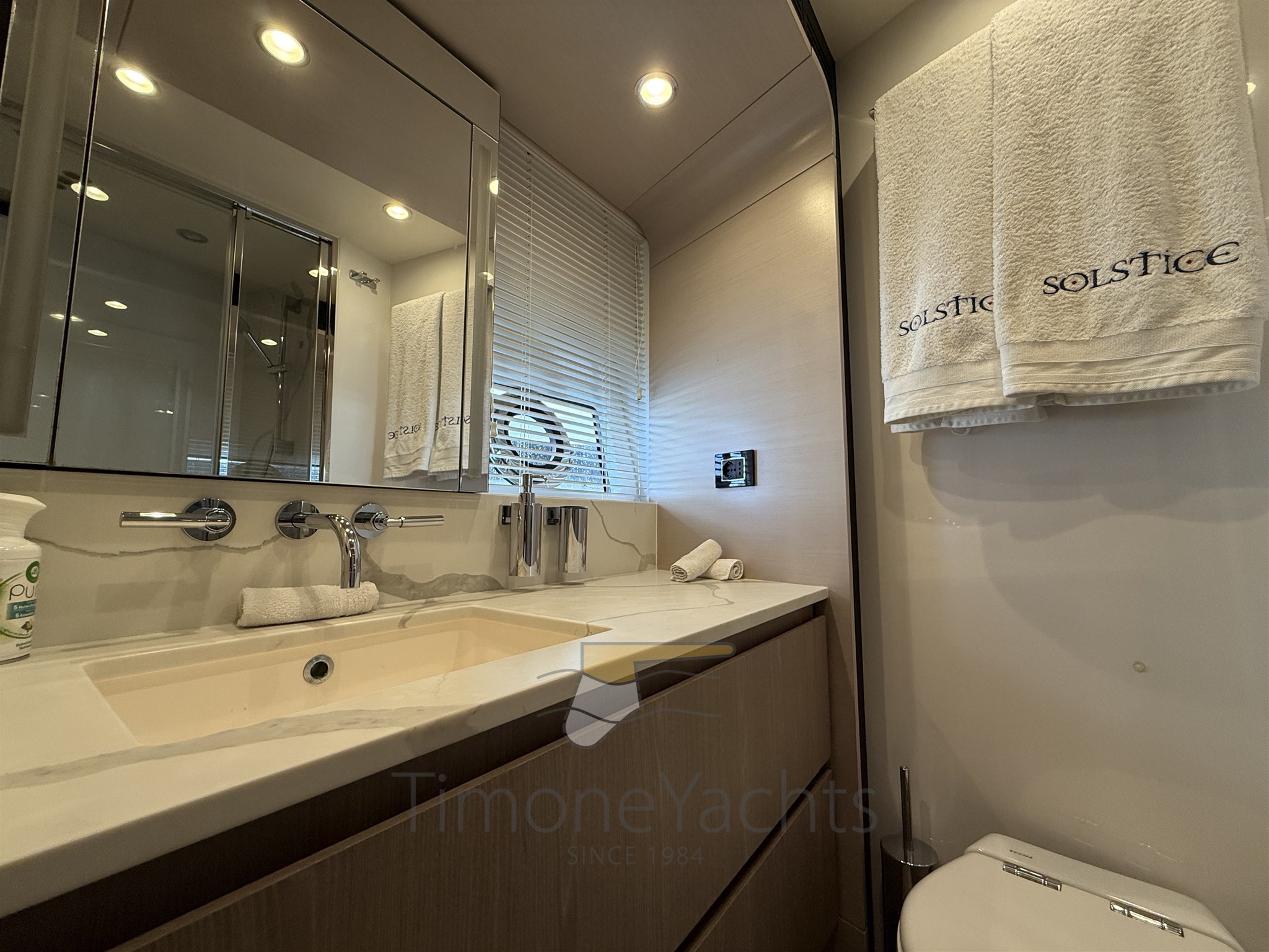 Azimut 72 Fly - Vip head