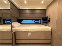 AZIMUT ATLANTIS 45 - INTERNI CABINA OSPITI