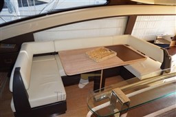Azimut 53 Flybridge - Dinette table