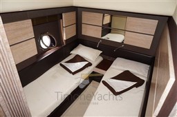 Azimut 53 Flybridge - Guest cabin