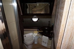 Azimut 53 Flybridge - Head