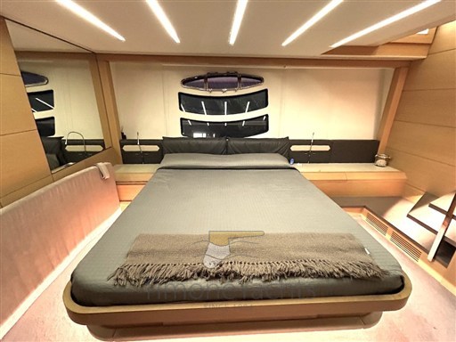 Pershing 82 (2014) Timone Yachts