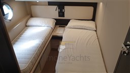 Azimut 66 Flybridge - Guest Cabin