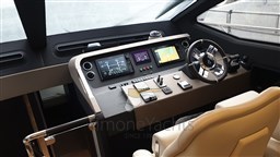 Azimut 66 Flybridge - Helm