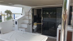 Azimut 66 Flybridge - Cockpit