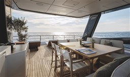 M27M Flybridge 1 - dimensioni grandi.jpeg