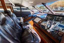 Princess Yachts 72 - Helm