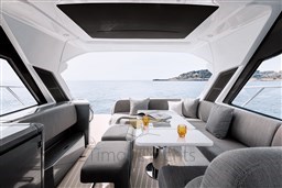 Azimut Atlantis 51 Pozzetto e Tavolo