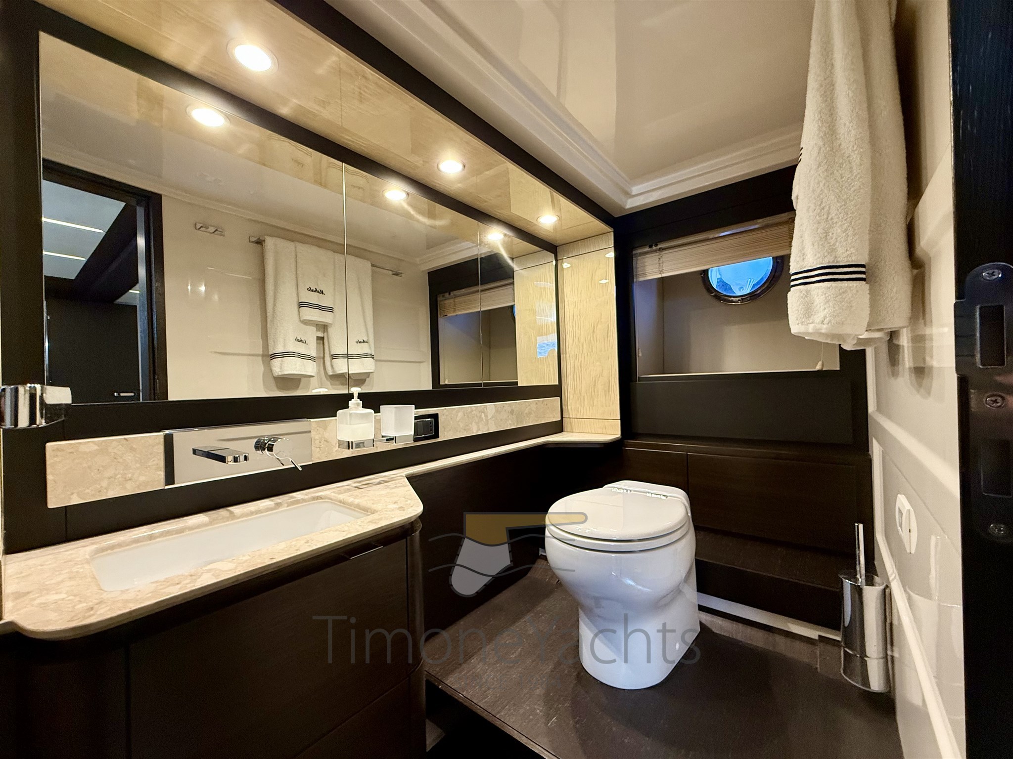 Azimut 66 Fly