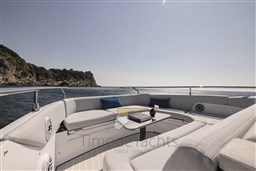 VERVE 42 Fore Lounge Area 2