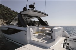 VERVE 42 Cockpit with Side Beach area External View 1