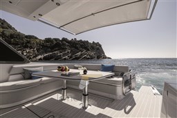 VERVE 42 Cockpit 1 with Bimini