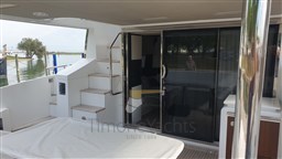 Azimut 66 Flybridge - Cockpit