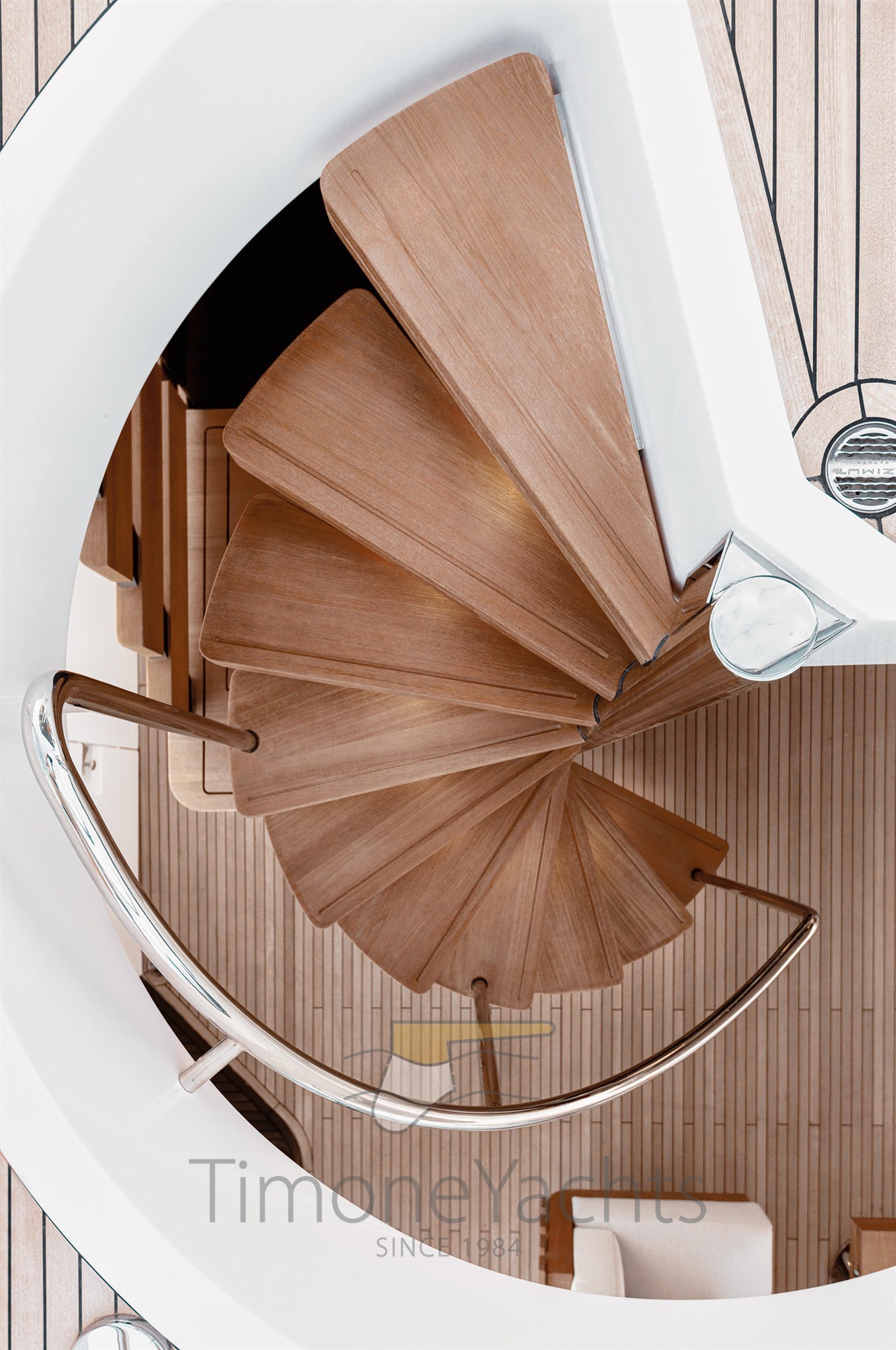 M25METRI Stairs to Flybridge 2.jpg