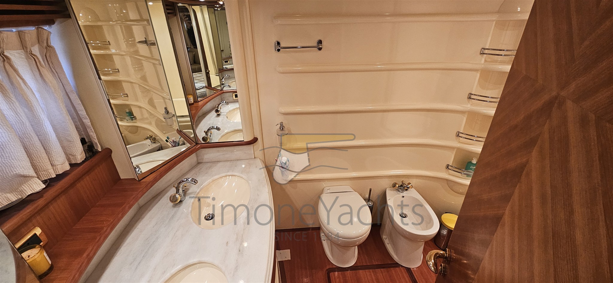 Azimut 68 evo evolution Bagno Armatore