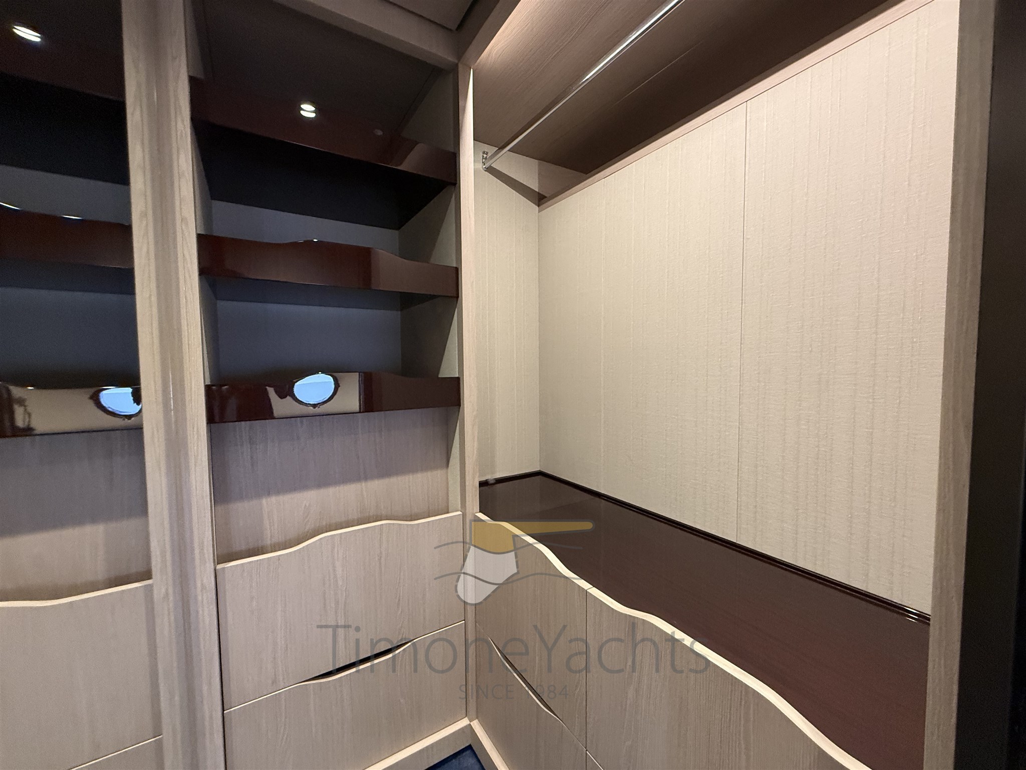 Azimut Grande 27 M - Walk-in closet