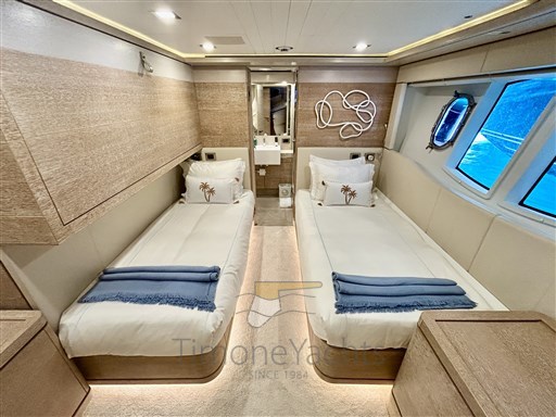 Custom Line Navetta 33 (2013) Timone Yachts