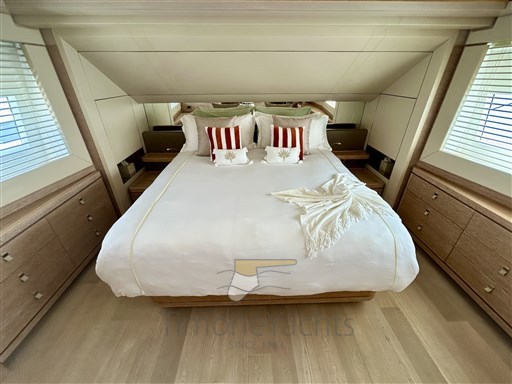 Custom Line Navetta 33 (2013) Timone Yachts