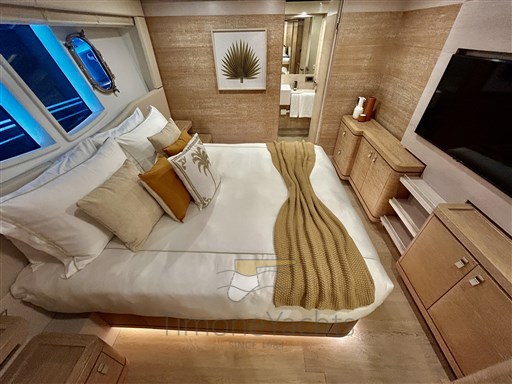Custom Line Navetta 33 (2013) Timone Yachts