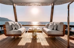 M25METRI Cockpit Infinity Terrace.jpg