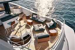 M25Metri Flybridge Above View.jpg