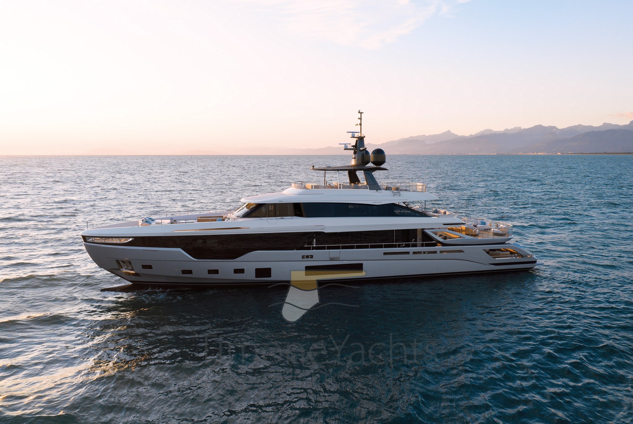 AZIMUT GRANDE TRIDECK 38M