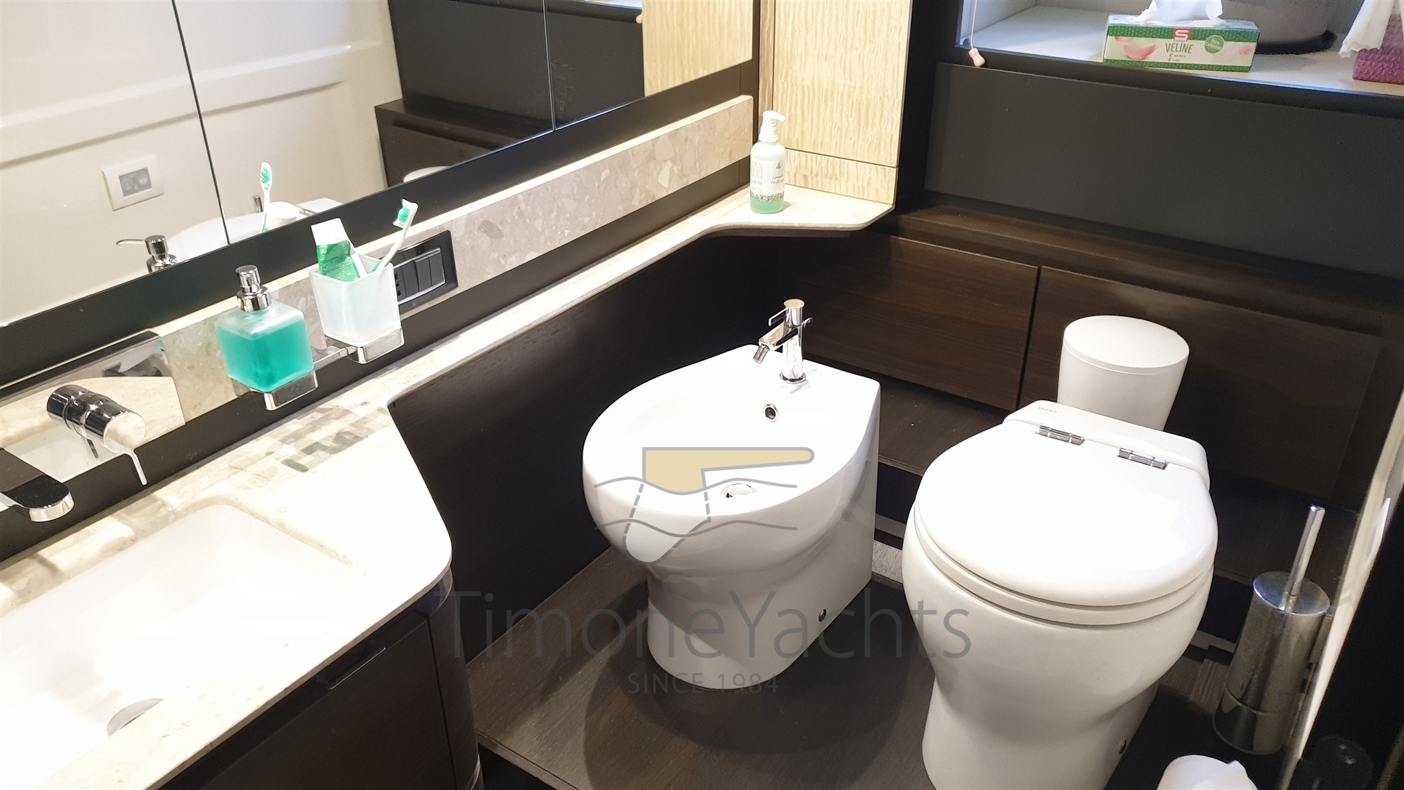 Azimut 66 Flybridge - Head