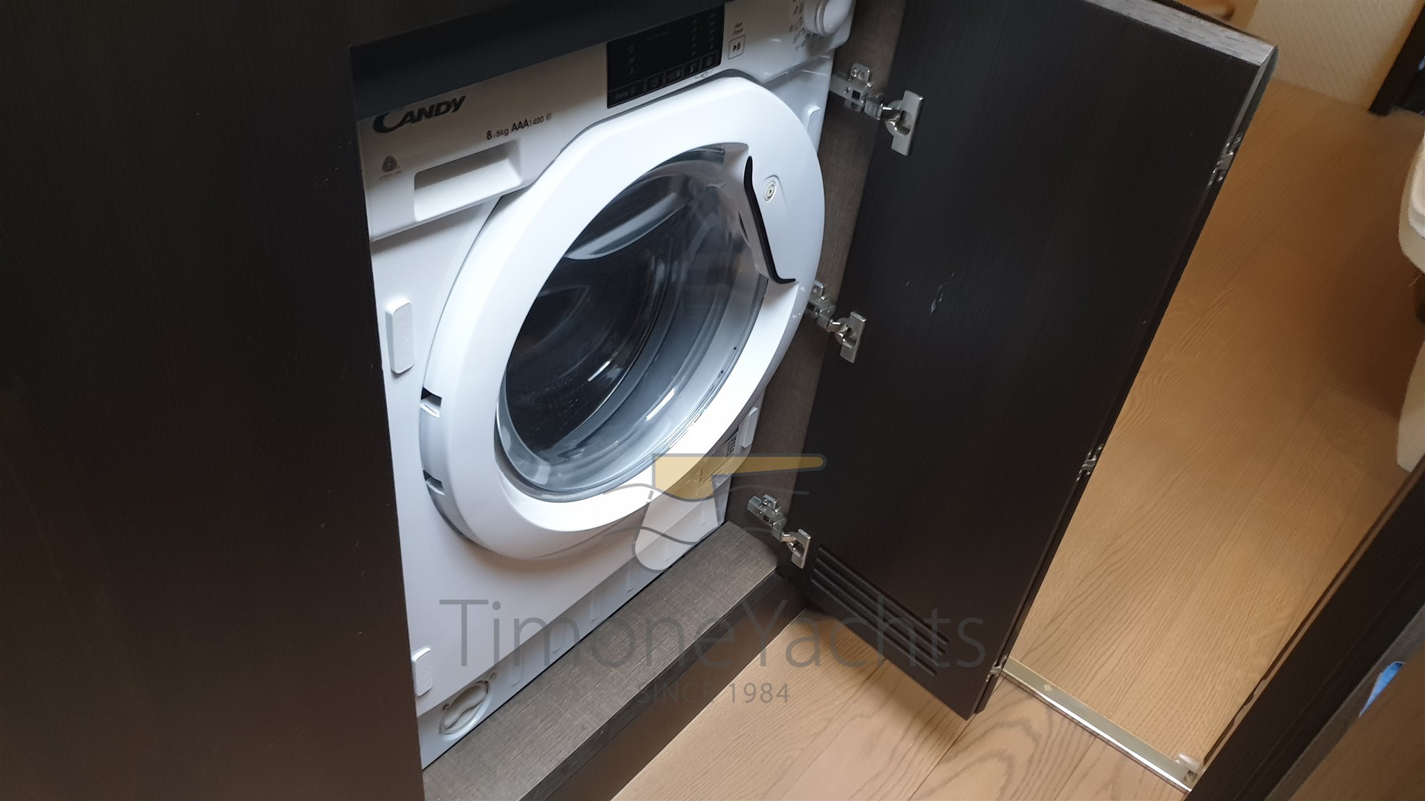 Azimut 66 Flybridge - Laundry