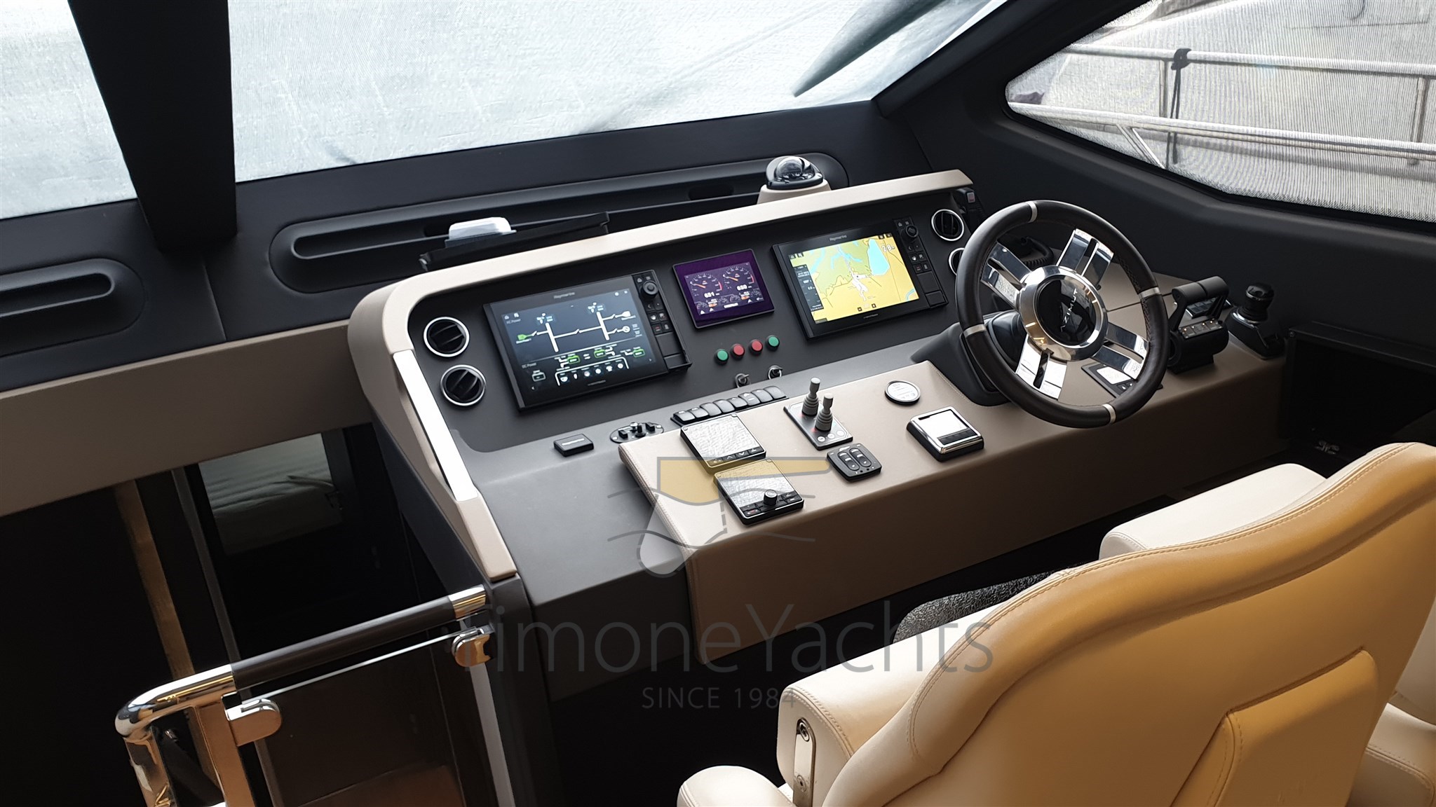 Azimut 66 Flybridge - Helm