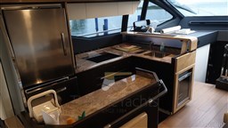 Azimut 66 Flybridge - Galley