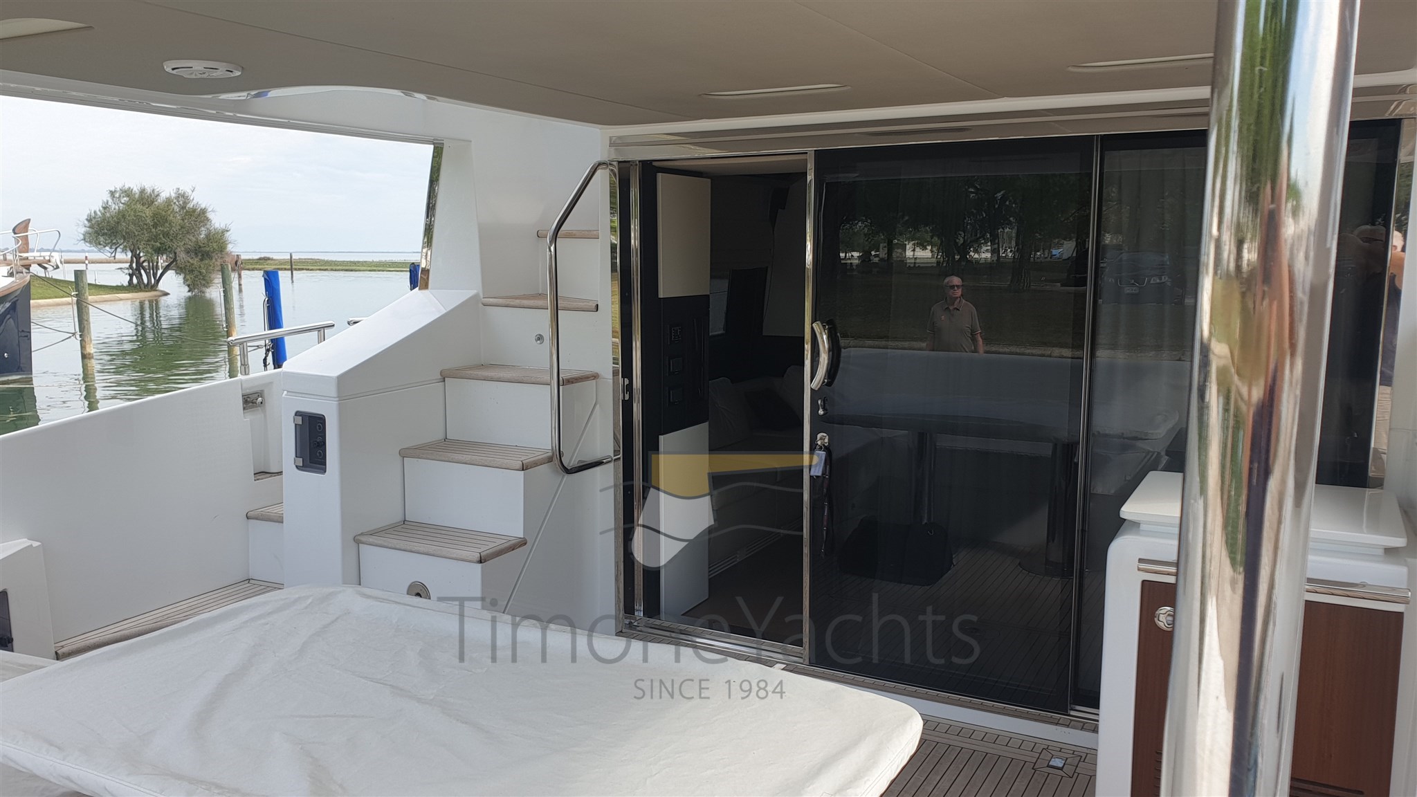 Azimut 66 Flybridge - Cockpit