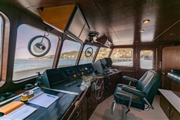 f44c9540-f141-11eb-b922-b14f991b6047-EMERA-Superyacht-for-sale-charter-21.jpg