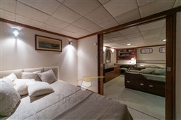 f55fb2f0-f141-11eb-b922-b14f991b6047-EMERA-Superyacht-for-sale-charter-16.jpg