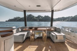 AZIMUT FLY 68 ESTERNI POZZETTO