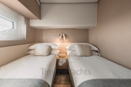 AZIMUT FLY 68 INTERNI CABINA OSPITI