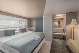 AZIMUT FLY 68 INTERNI CABINA ARMATORE