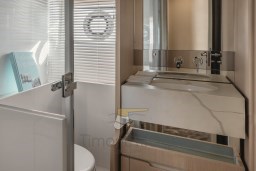 AZIMUT FLY 68 INTERNI BAGNO OSPITI