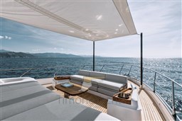 AZIMUT FLY 68 ESTERNI PRUA