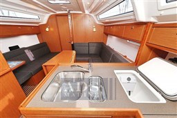 Bavaria_Cruiser-37_2023_9_44534545