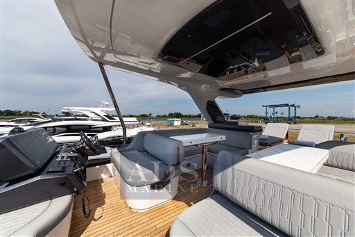 galeon-560-fly-10