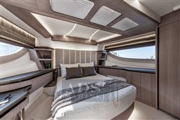 galeon-560-fly-18