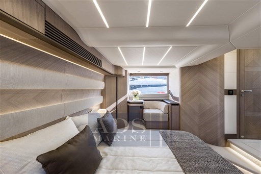 galeon-560-fly-17