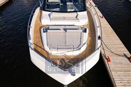 galeon-560-fly-8