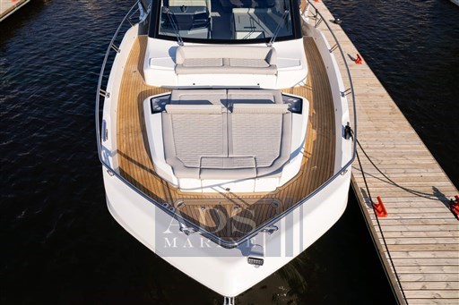 galeon-560-fly-8