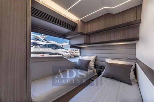 galeon-560-fly-19