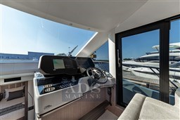 galeon-560-fly-15